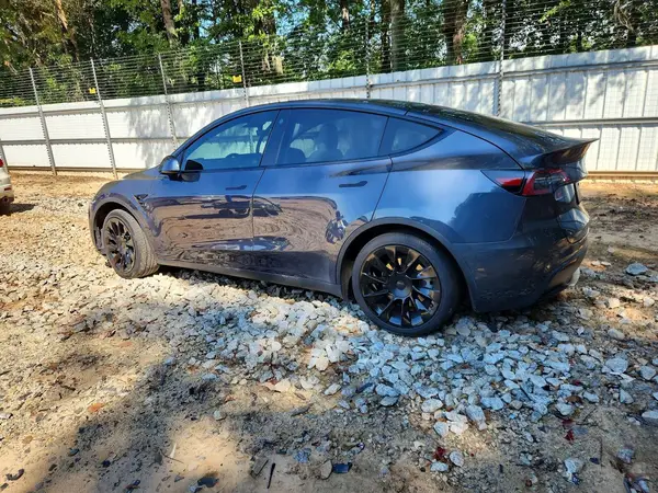 5YJYGDEE8MF263001 — 2021 Tesla Model Y, фото 2 с аукциона Copart, Мелкие вмятины и царапины