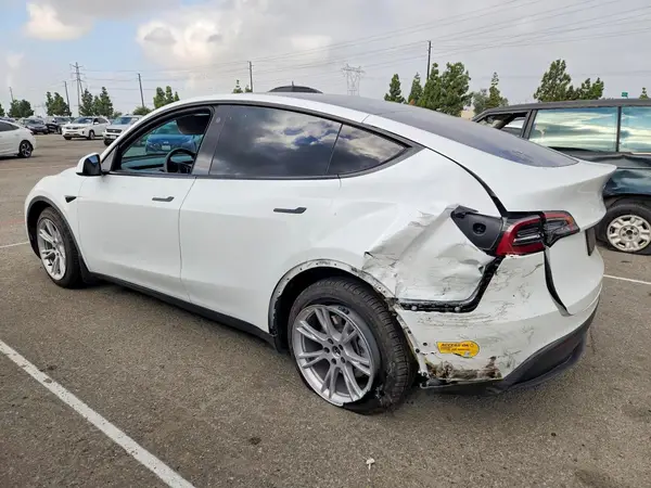 5YJYGAEE8MF300997 — 2021 Tesla Model Y, фото 2 с аукциона Copart, Задняя часть