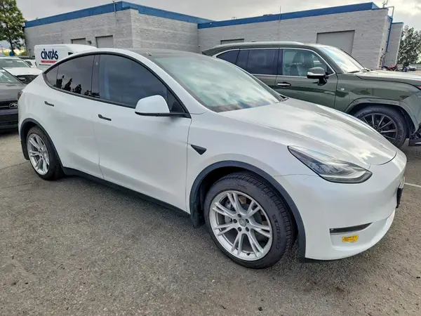 5YJYGAEE8MF300997 — 2021 Tesla Model Y, фото 4 с аукциона Copart, Задняя часть