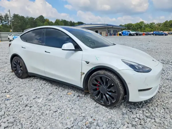 5YJYGDEF5MF304399 — 2021 Tesla Model Y, фото 4 с аукциона Copart, Боковая часть