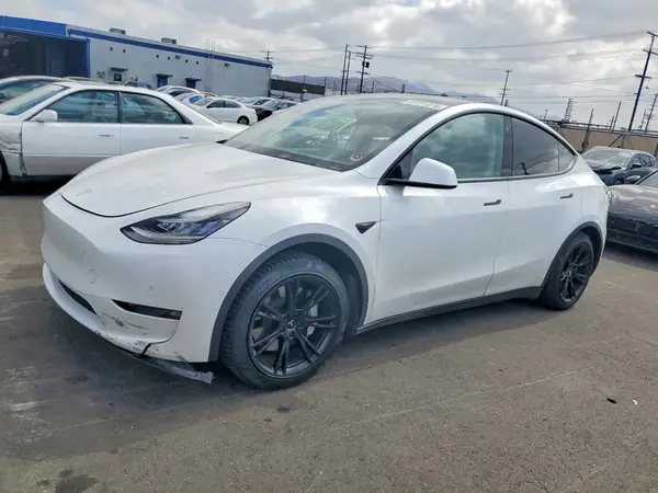 5YJYGDEE8MF077829 — 2021 Tesla Model Y, Задняя часть (Rear End), фото до ремонта