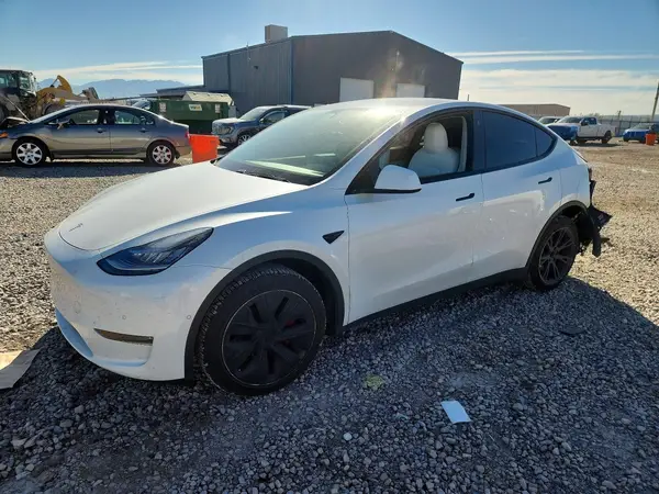 5YJYGDEE9MF076057 — 2021 Tesla Model Y, Передняя часть (Front End), фото до ремонта