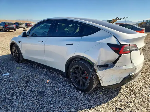 2021 TESLA MODEL Y VIN 5YJYGDEE9MF076057 фото 2