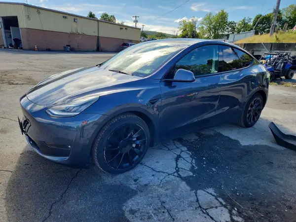 5YJYGAEE2MF112055 — 2021 Tesla Model Y, Повреждения снизу (Undercarriage), фото до ремонта