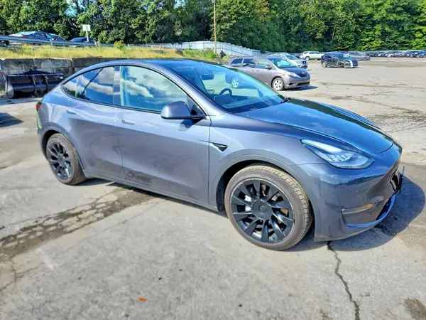 5YJYGAEE2MF112055 — 2021 Tesla Model Y, фото 4 с аукциона Copart, Повреждения снизу