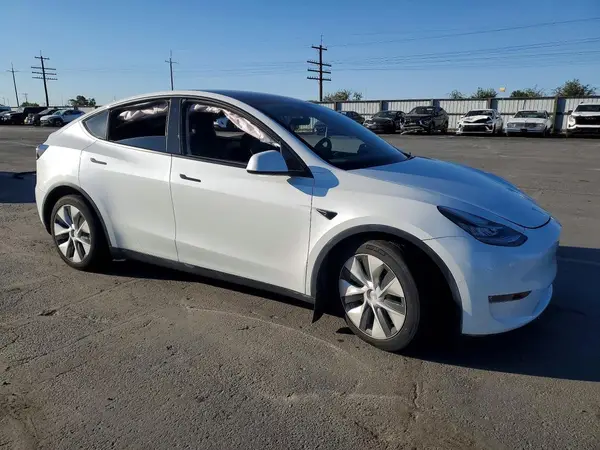 5YJYGDEE3MF145535 — 2021 Tesla Model Y, фото 4 с аукциона Copart, Передняя часть