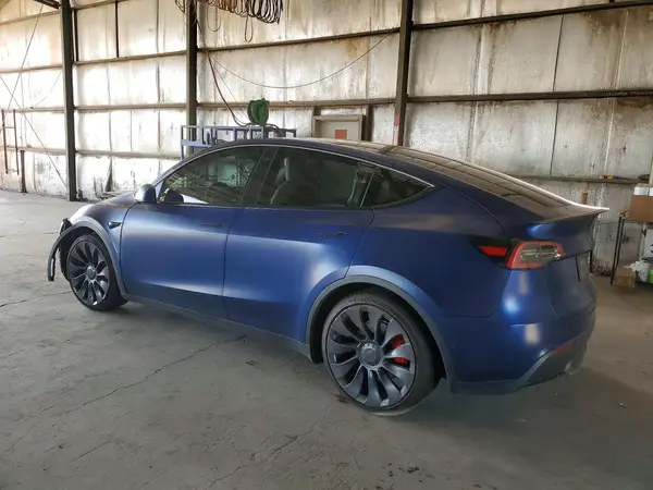 5YJYGDEFXMF245656 — 2021 Tesla Model Y, фото 2 с аукциона Copart, Передняя часть