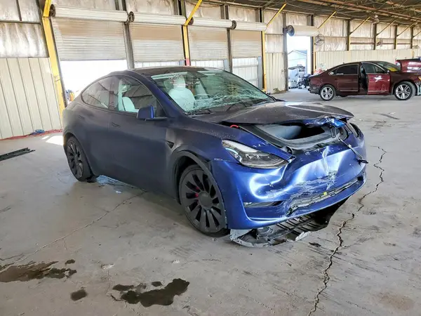 5YJYGDEFXMF245656 — 2021 Tesla Model Y, фото 4 с аукциона Copart, Передняя часть