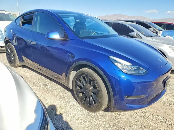 5YJYGAEE3MF287303 — 2021 Tesla Model Y, фото 4 с аукциона Copart, Боковая часть