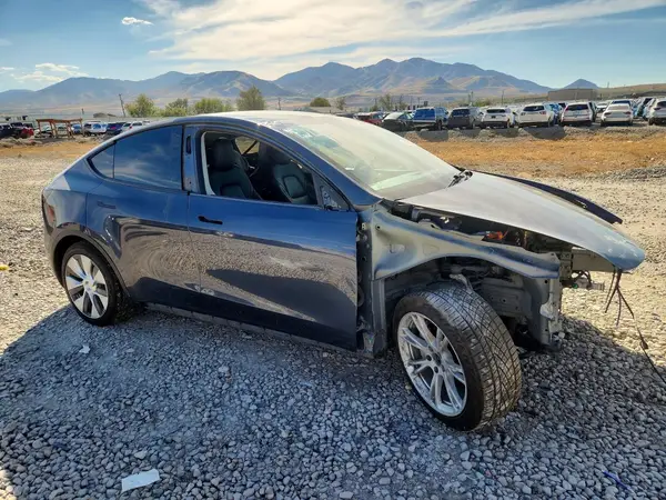 5YJYGDEEXMF068274 — 2021 Tesla Model Y, фото 4 с аукциона Copart, Передняя часть
