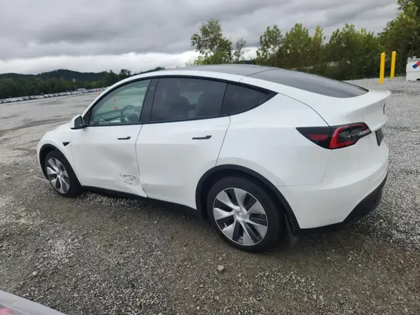 5YJYGDEE5MF064374 — 2021 Tesla Model Y, фото 2 с аукциона Copart, Передняя часть