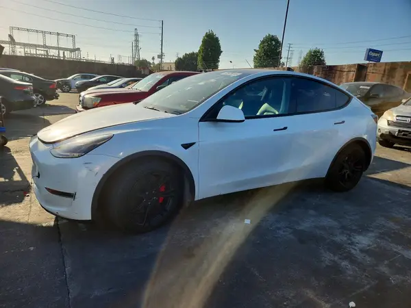 5YJYGDEF0MF124487 — 2021 Tesla Model Y, Вандализм (Vandalism), фото до ремонта