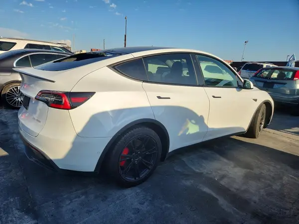 5YJYGDEF0MF124487 — 2021 Tesla Model Y, фото 3 с аукциона Copart, Вандализм