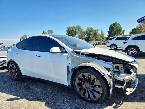 5YJYGDEF7MF211822 — 2021 Tesla Model Y, фото 4 с аукциона Copart, Передняя часть