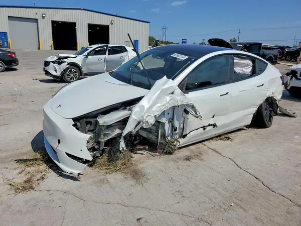 7SAYGAEE1NF329679 — 2022 Tesla Model Y, Повреждения со всех сторон (All Over), фото до ремонта