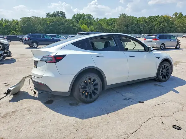 7SAYGAEE1NF329679 — 2022 Tesla Model Y, фото 3 с аукциона Copart 08.10.2026, Повреждения со всех сторон