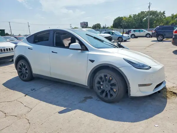 7SAYGAEE1NF329679 — 2022 Tesla Model Y, фото 4 с аукциона Copart 08.10.2026, Повреждения со всех сторон