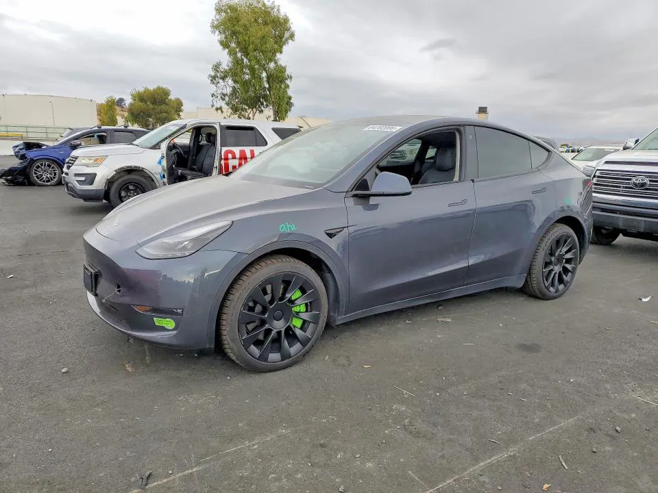 2022 Tesla Model Y VIN 7SAYGDEE9NF559374 фото 1