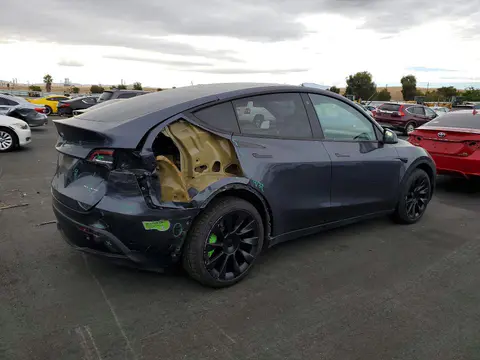 2022 Tesla Model Y VIN 7SAYGDEE9NF559374 фото 3