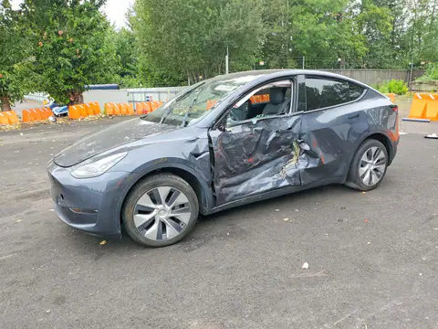 7SAYGDEE8NF454714 — 2022 Tesla Model Y, Боковая часть (Side), фото до ремонта