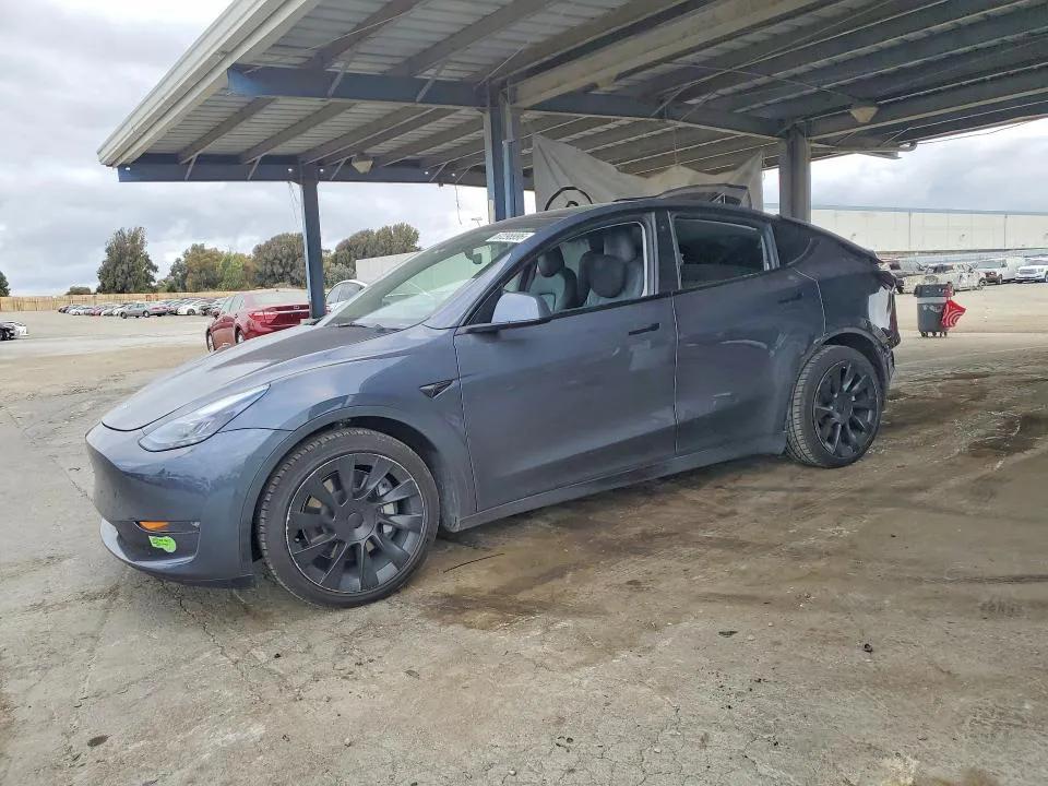 2022 Tesla Model Y VIN 7SAYGAEE5NF520554 фото 1