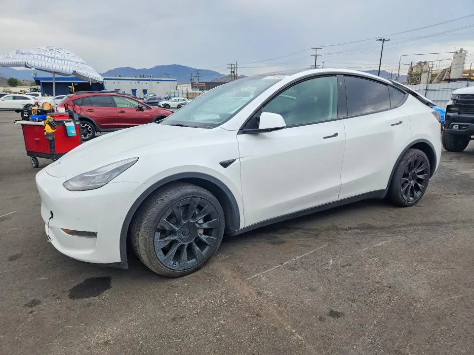 2022 Tesla Model Y VIN 7SAYGDEE7NA010804 фото 1