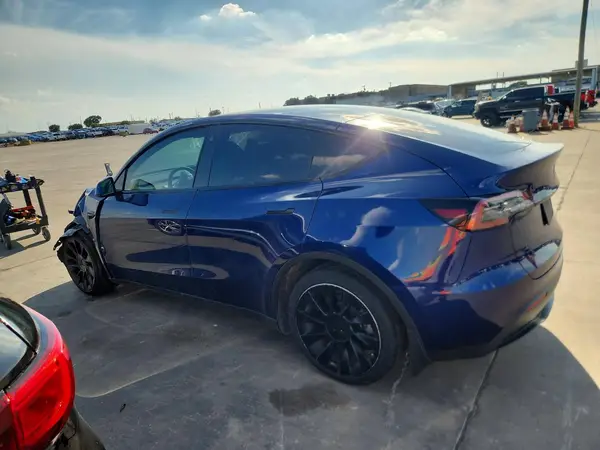 2022 TESLA MODEL Y VIN 7SAYGDEE2NF448584 фото 2