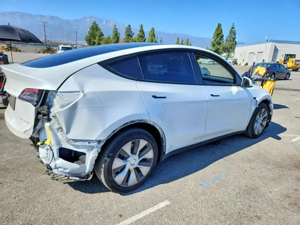7SAYGDEE6NF445848 — 2022 Tesla Model Y, фото 3 с аукциона Copart, Передняя часть