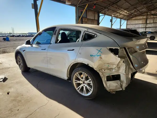 7SAYGDEE9NA015776 — 2022 Tesla Model Y, фото 2 с аукциона Copart 28.09.2026, Задняя часть