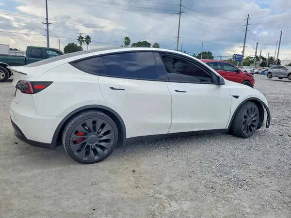 7SAYGDEF9NF374198 — 2022 Tesla Model Y, фото 3 с аукциона Copart, Передняя часть