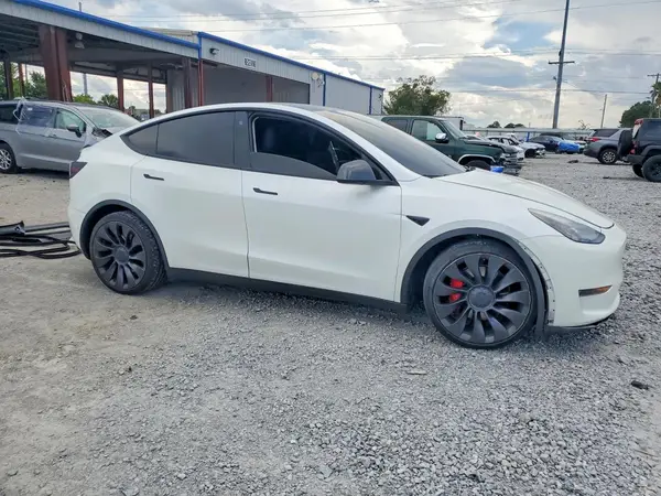 7SAYGDEF9NF374198 — 2022 Tesla Model Y, фото 4 с аукциона Copart, Передняя часть