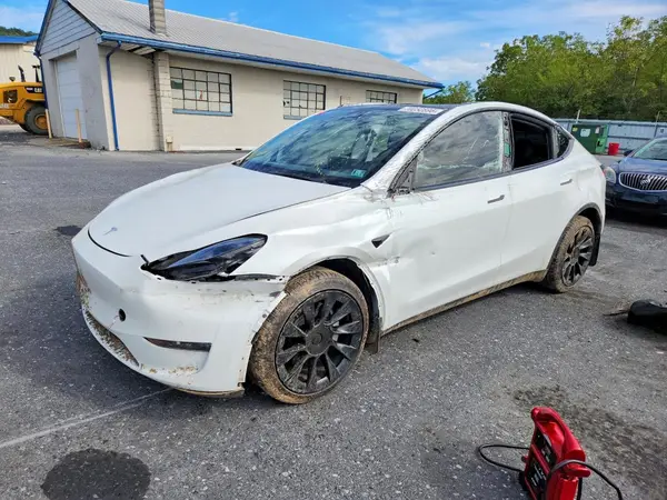 7SAYGDEEXNF393401 — 2022 Tesla Model Y, Повреждения со всех сторон (All Over), фото до ремонта