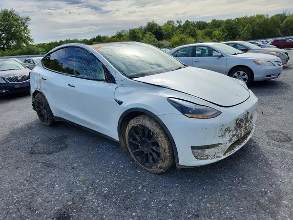 7SAYGDEEXNF393401 — 2022 Tesla Model Y, фото 4 с аукциона Copart 06.10.2026, Повреждения со всех сторон