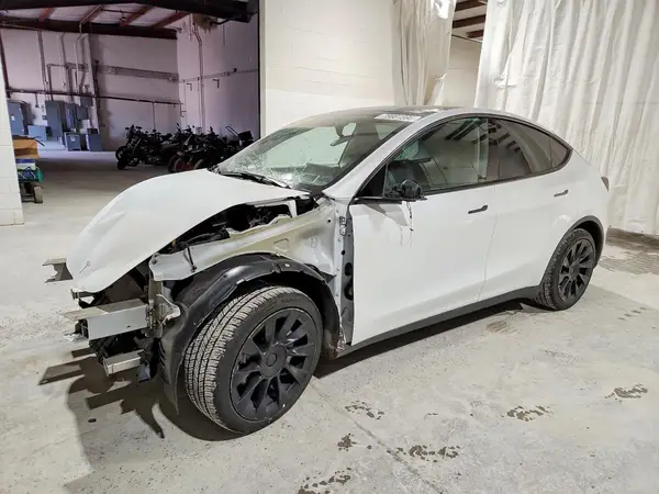 7SAYGAEE1NF518882 — 2022 Tesla Model Y, Передняя часть (Front End), фото до ремонта