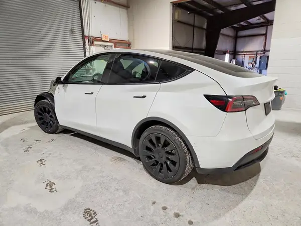 7SAYGAEE1NF518882 — 2022 Tesla Model Y, фото 2 с аукциона Copart, Передняя часть