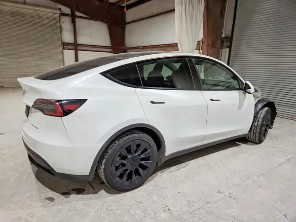 7SAYGAEE1NF518882 — 2022 Tesla Model Y, фото 3 с аукциона Copart, Передняя часть