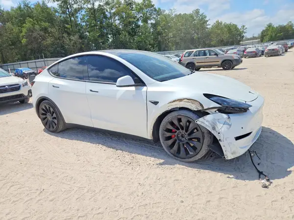 2022 TESLA MODEL Y VIN 7SAYGDEF7NF319474 фото 4