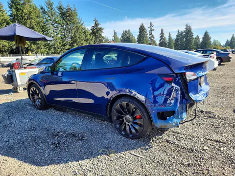 2022 Tesla Model Y VIN 7SAYGDEF3NF365867 фото 2