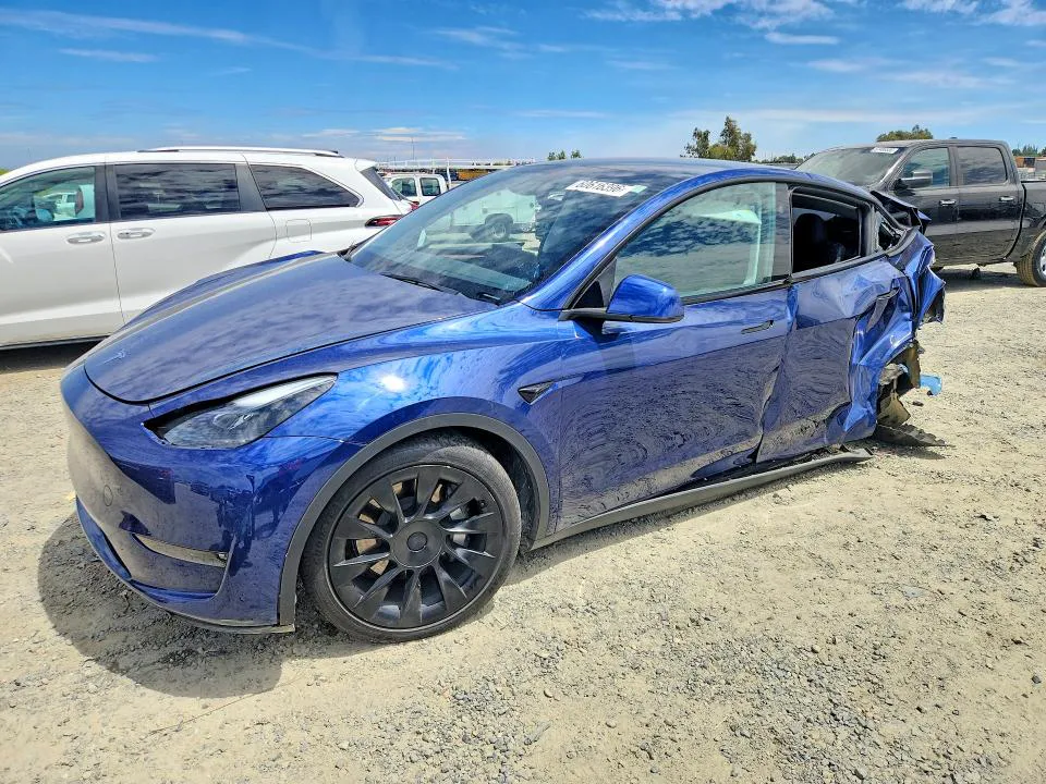 2023 Tesla Model Y VIN 7SAYGDEE8PF900461 фото 1