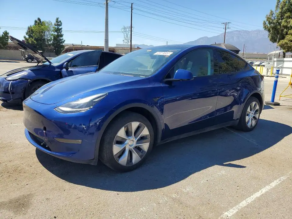 7SAYGDEE8PA208018 Tesla Model Y 2023 — повреждение Боковая часть, фото до ремонта