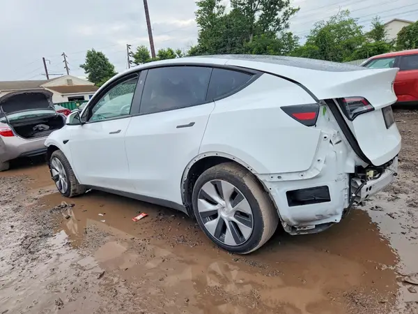 7SAYGDEE5PF797211 — 2023 Tesla Model Y, фото 2 с аукциона Copart 12.10.2026, Передняя часть