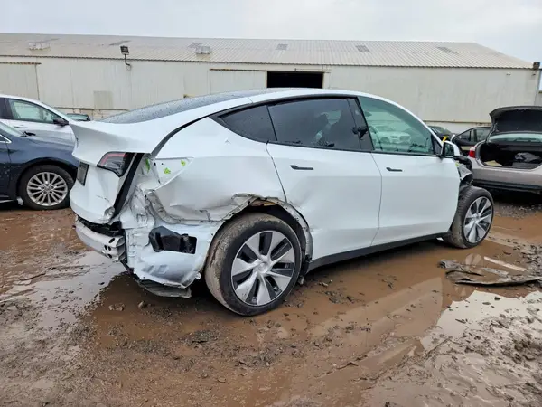 7SAYGDEE5PF797211 — 2023 Tesla Model Y, фото 3 с аукциона Copart 12.10.2026, Передняя часть