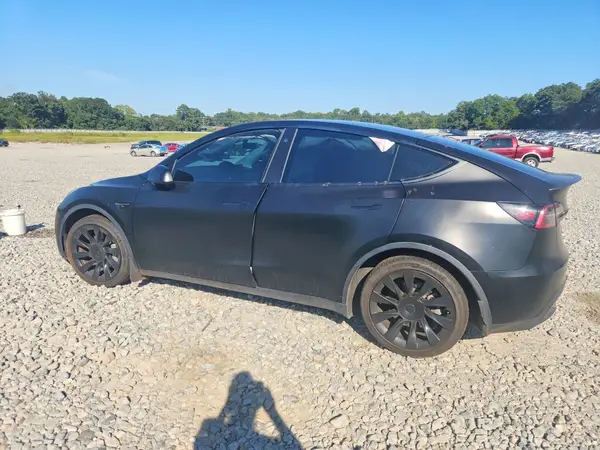 7SAYGDEE3PA074681 — 2023 Tesla Model Y, фото 2 с аукциона Copart, Передняя часть