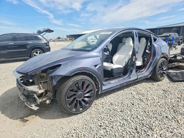 7SAYGDEF1PF711000 — 2023 Tesla Model Y, Боковая часть (Side), фото до ремонта