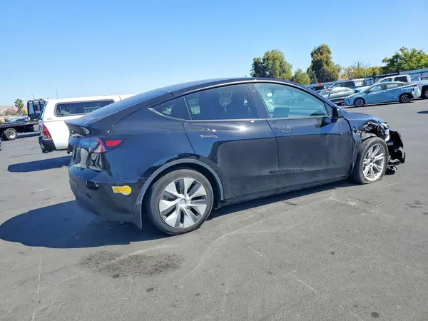 7SAYGDEE7PF588231 — 2023 Tesla Model Y, фото 3 с аукциона Copart 30.09.2026, Передняя часть