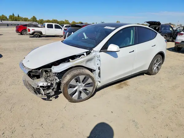 7SAYGDEE2PF671002 — 2023 Tesla Model Y, Передняя часть (Front End), фото до ремонта