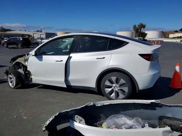 7SAYGDEEXPF740759 — 2023 Tesla Model Y, фото 2 с аукциона Copart 30.09.2026, Передняя часть