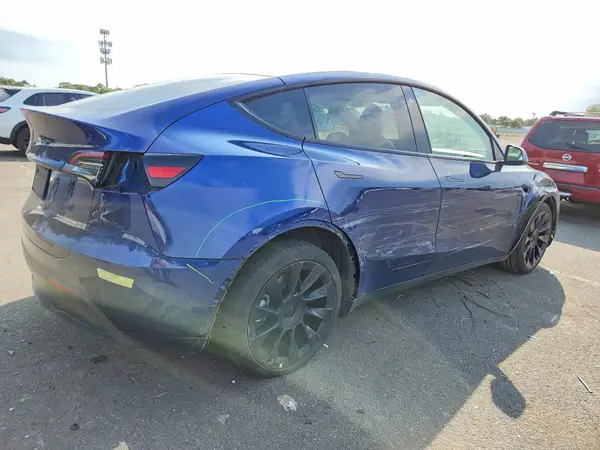 7SAYGDEE3PF754423 — 2023 Tesla Model Y, фото 3 с аукциона Copart, Передняя часть