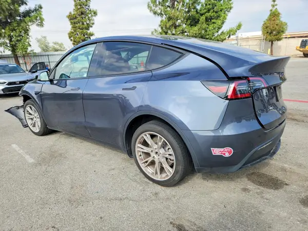 7SAYGDEE3PA211067 — 2023 Tesla Model Y, фото 2 с аукциона Copart, Передняя часть