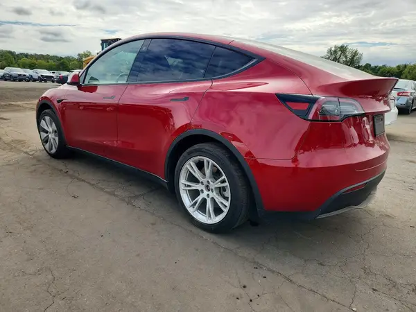 7SAYGDEE5PA107048 — 2023 Tesla Model Y, фото 2 с аукциона Copart, Подтопление